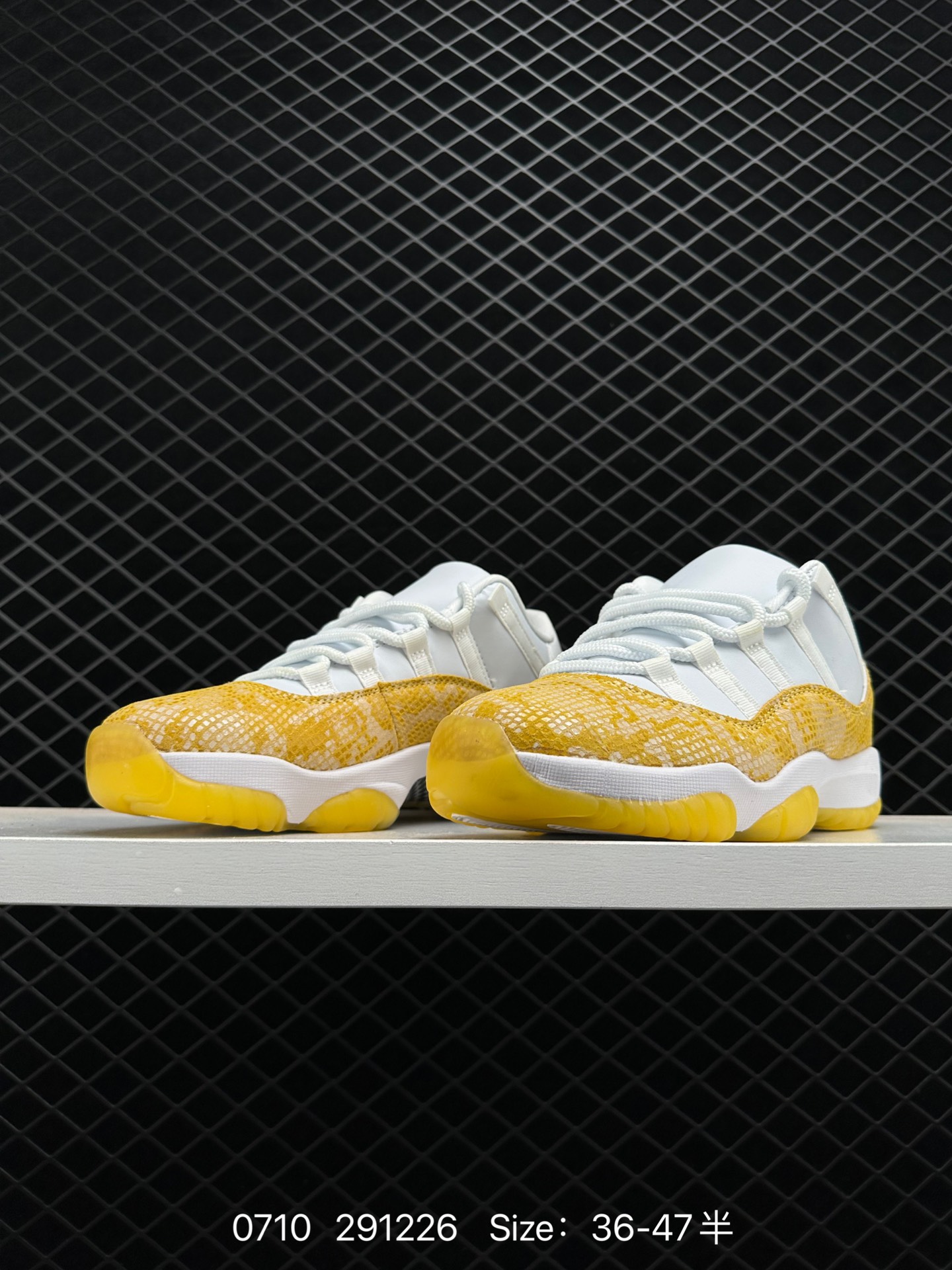 Air Jordan 11 Retro Low